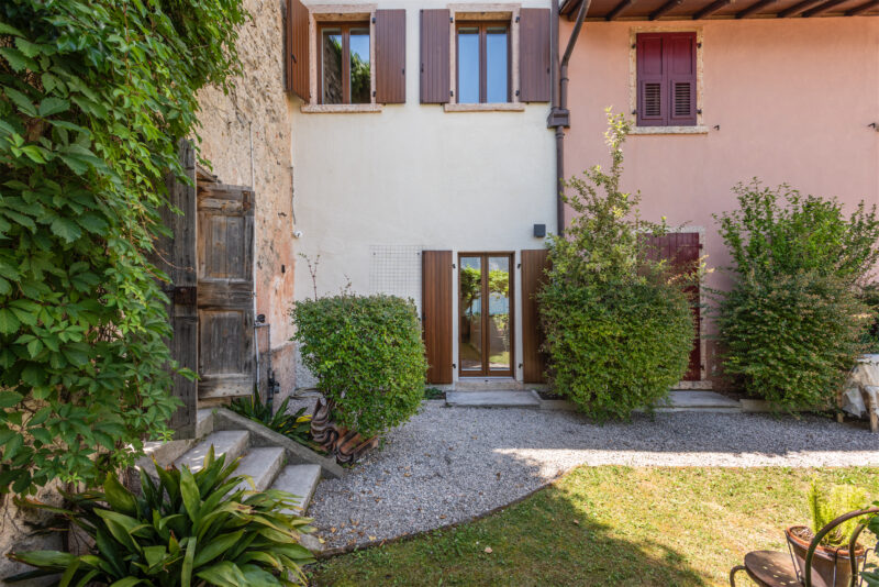 Garden Holiday Apartment in Limone sul Garda